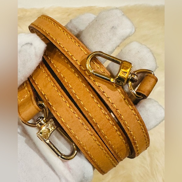💎 LOUIS VUITTON VACHETTA LEATHER STRAP W/ GOLDTONE HARDWARE SIZE 46” - Picture 3 of 9